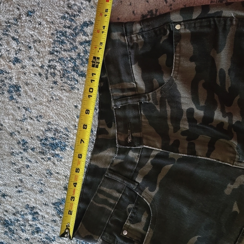 Trendy Camouflage Cargo Trousers - Picture 3 of 7